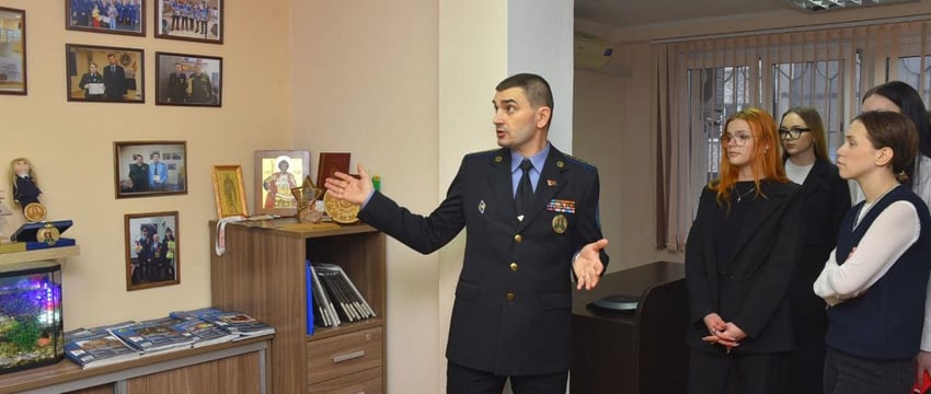 «Да тут жить можно!» В Гомеле школьникам показали условия работы судебных исполнителей