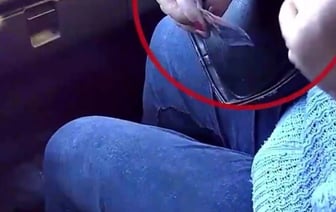 Женщина задержана за дачу взятки инспектору ГАИ — видео