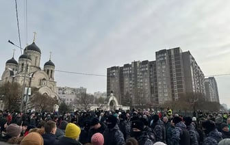В Москве прощаются с Алексеем Навальным. Люди скандировали: «Навальный! Навальный!»