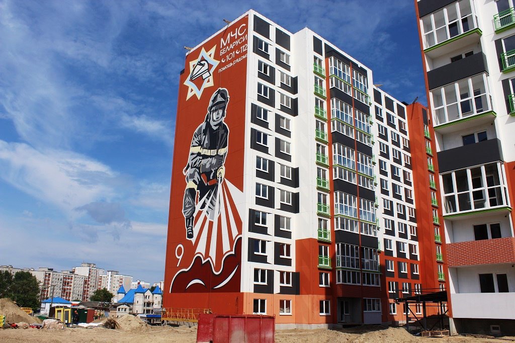 Граффити «огненных» профессий появились в Бресте