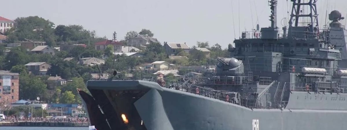 В Черном море подбит очередной российский корабль