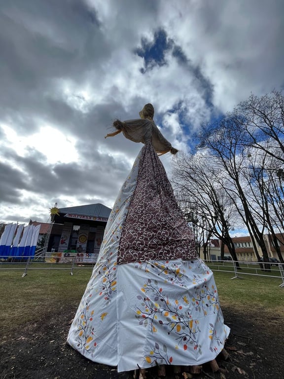 В Бресте проходят народные гуляния «Широкая масленица»