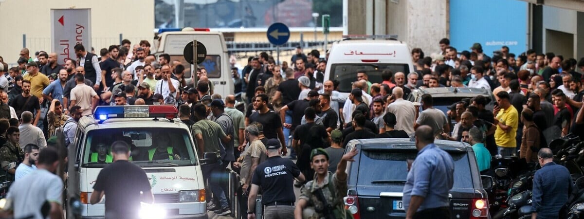 Почти 3000 человек пострадали от взрывов пейджеров боевиков «Хезболлы» в Ливане — Фото