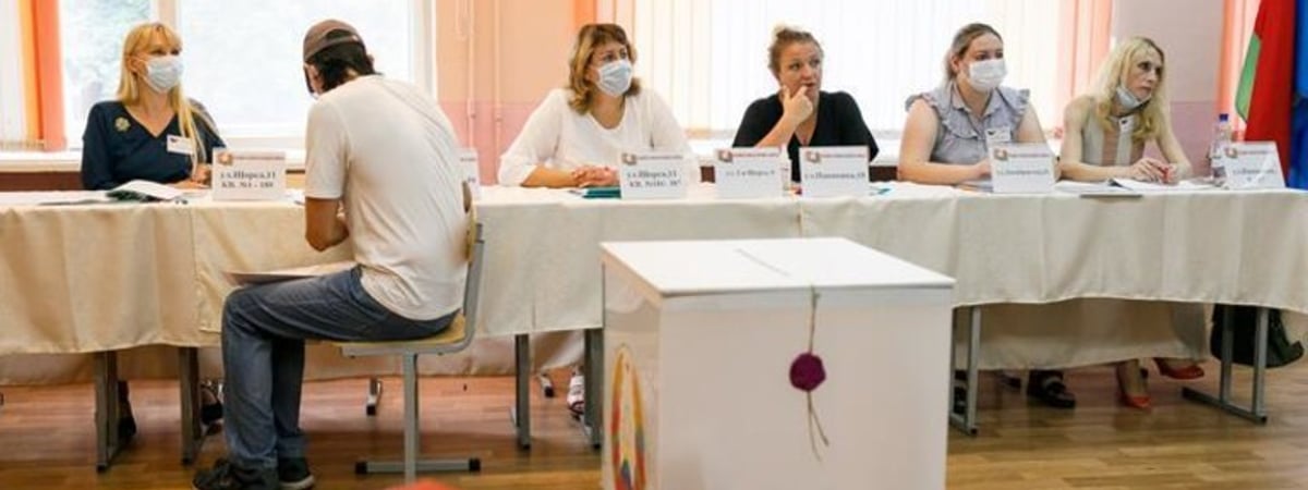 «Военных смело подключайте». Лукашенко заявил, что членов избиркомов «поддавливают» противники власти