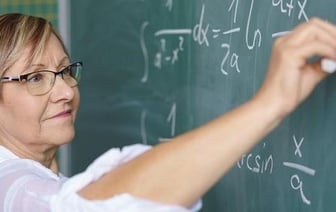 Названы зарплаты учителей в Минске и регионах Беларуси