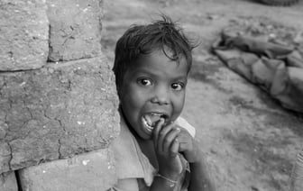 Война и экономический хаос бросили вызов стремлению покончить с голодом к 2023 году: ООН