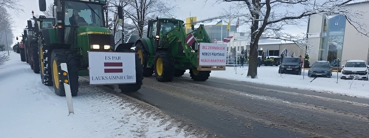 В Латвии фермеры вывели трактора до дороги и потребовали немедленно запретить ввоз белорусской продукции — Видео