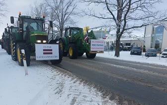 В Латвии фермеры вывели трактора до дороги и потребовали немедленно запретить ввоз белорусской продукции — Видео