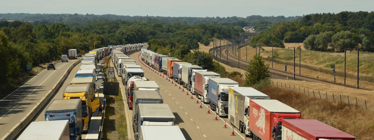 Очередь грузовиков и легковушек на въезд в ЕС из Беларуси продолжает расти