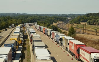 Очередь грузовиков и легковушек на въезд в ЕС из Беларуси продолжает расти