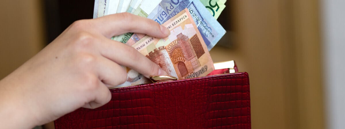 Кому в Беларуси пообещали зарплаты больше 7 тыс. рублей? Нашли 35 вакансий