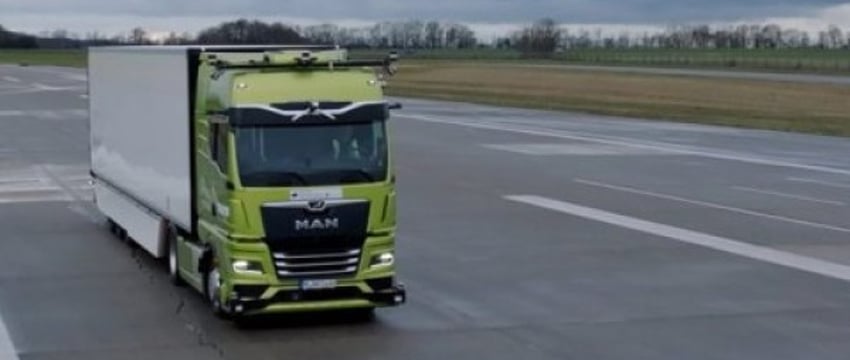 Товары начнут перевозить беспилотные грузовики и заменят обычных водителей