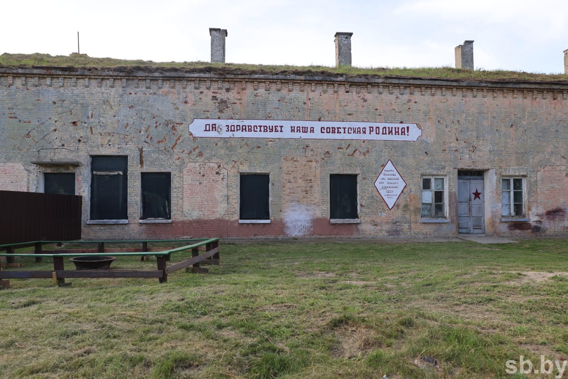 В Бресте премьер-министр Беларуси Роман Головченко ознакомился с производством газовых плит и строительством патриотического центра