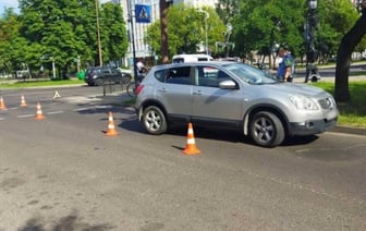 В Бресте водитель Nissan сбила девушку на электросамокате