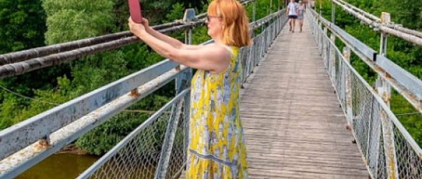 Самый длинный пешеходный мост в Беларуси: ремонтно-строительные работы в Мостах