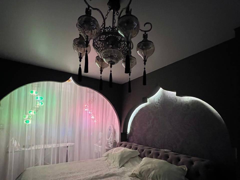 «Вложили в ремонт половину стоимости». Как семейная пара смогла позволить себе квартиру мечты?