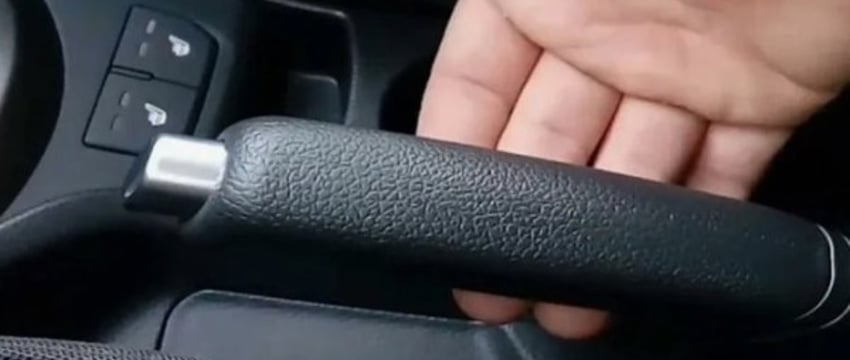 Можно ли лишиться прав, не поставив машину на ручник?