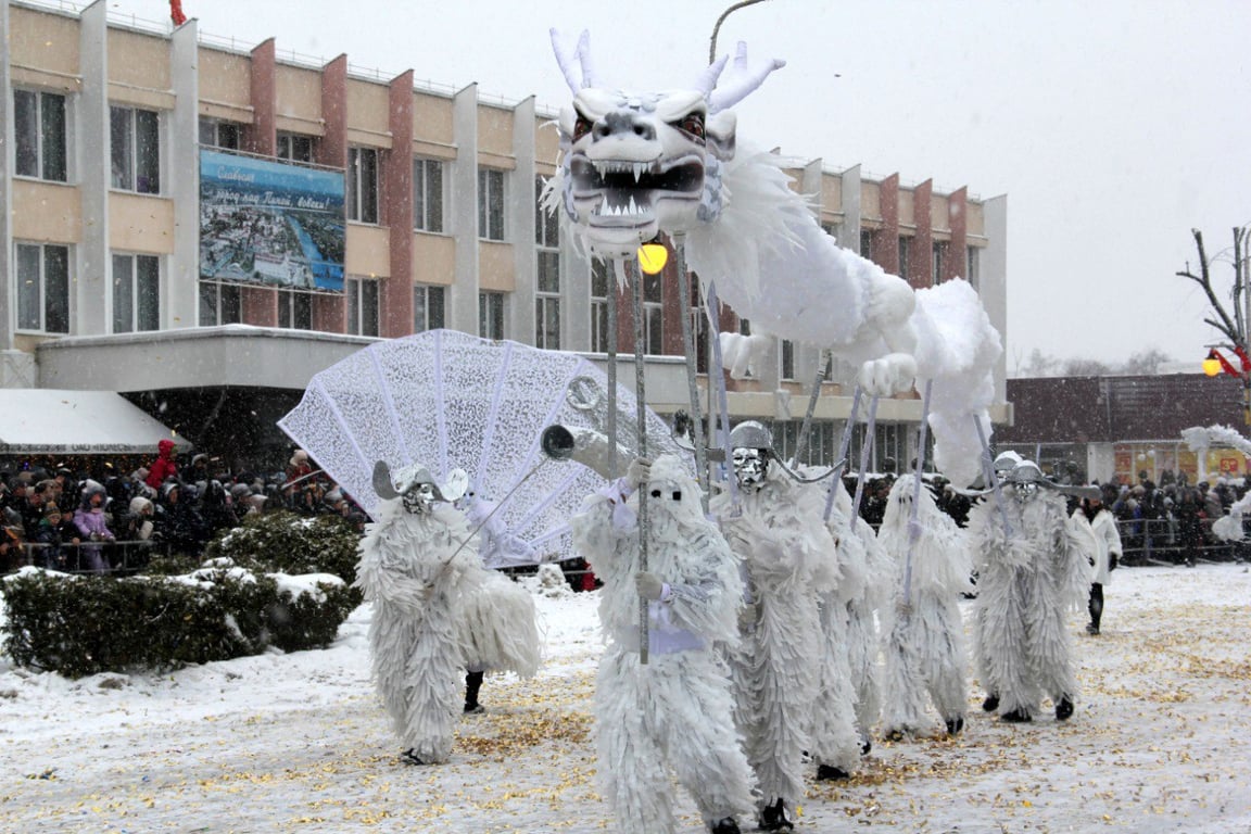 Парад стилизованных машин прошел сегодня на фестивале «Берестейские сани» в Пинске
