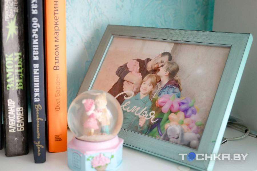 Создает броши и борется с раком: белоруска развивает бизнес на ювелирной вышивке