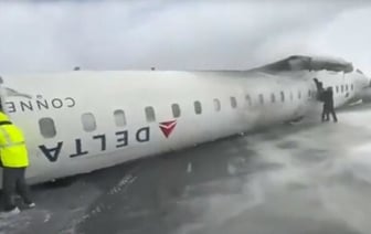 Пассажирам разбившегося в Торонто самолета предложили по 30 тысяч долларов компенсации