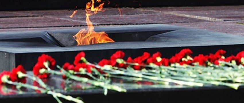 В Беларуси наказали мужчину, который прикурил сигарету от Вечного огня