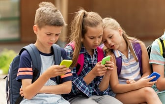 Правительство Австралии предложило запретить детям и подросткам пользоваться соцсетями