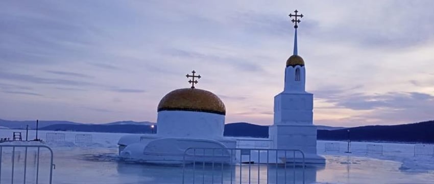 Снежный храм утонул в Челябинской области