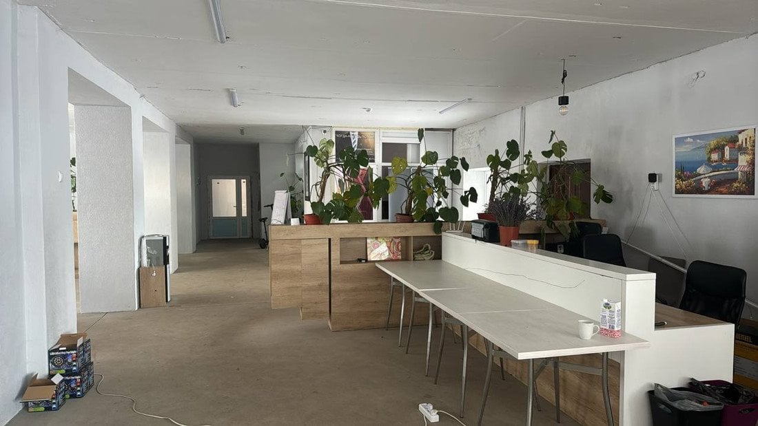 Купил под Брестом сельскую школу и сделал из нее современный глэмпинг. Оцените результат