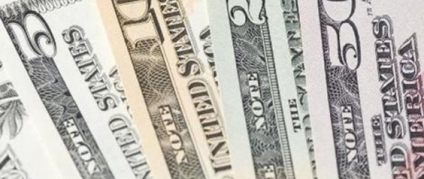 Пассажир легковушки на границе распределил 32 тысячи долларов между водителем и пассажирами. Что было дальше