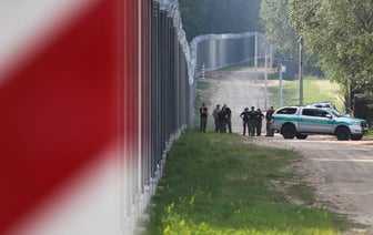 Россия тестирует белорусско-польскую границу? Почему мигранты стали все чаще атаковать пограничников Польши