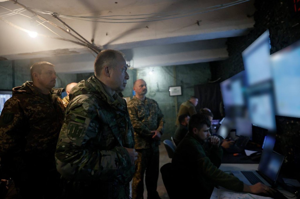 Главком ВСУ Сырский объявил о тяжелом положении Украины на фронте