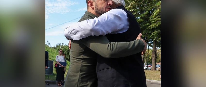 Премьер-Министр Моди обнял и пожал руку Зеленскому во время исторического визита в Украину.