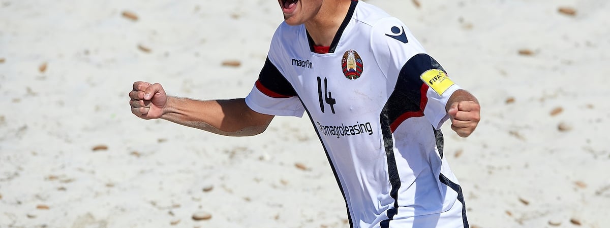 Из «Сахарного шторма» — в горячий песок. Как простой парень из Скиделя играет в футбол