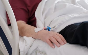 Китаец в возрасте 30 лет умер после работы 104 дня подряд с всего одним выходным.