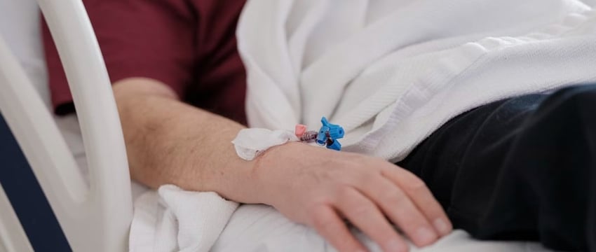 Китаец в возрасте 30 лет умер после работы 104 дня подряд с всего одним выходным.