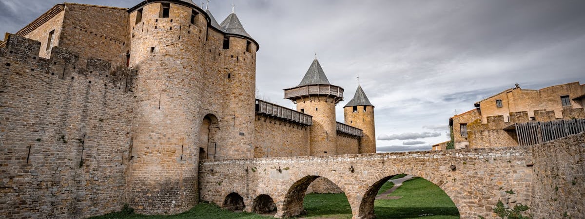 Тысячи французов вышли отпраздновать победу над ультраправыми. Что ждать от «Альянса позора»? — Видео