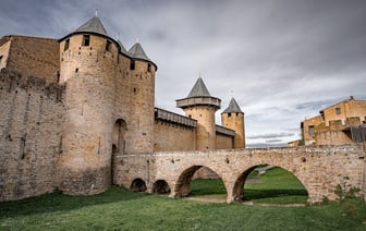 Тысячи французов вышли отпраздновать победу над ультраправыми. Что ждать от «Альянса позора»? — Видео