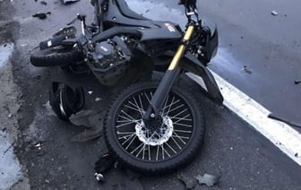 В Брестской области на М1 мотоциклист не справился с управлением. К чему это привело