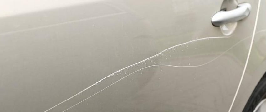 Пенсионерка царапала авто в Гродно "из зловредности"