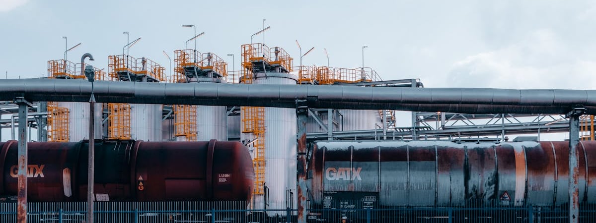 Аварийный танкер с нефтью из РФ доставили в порт Германии