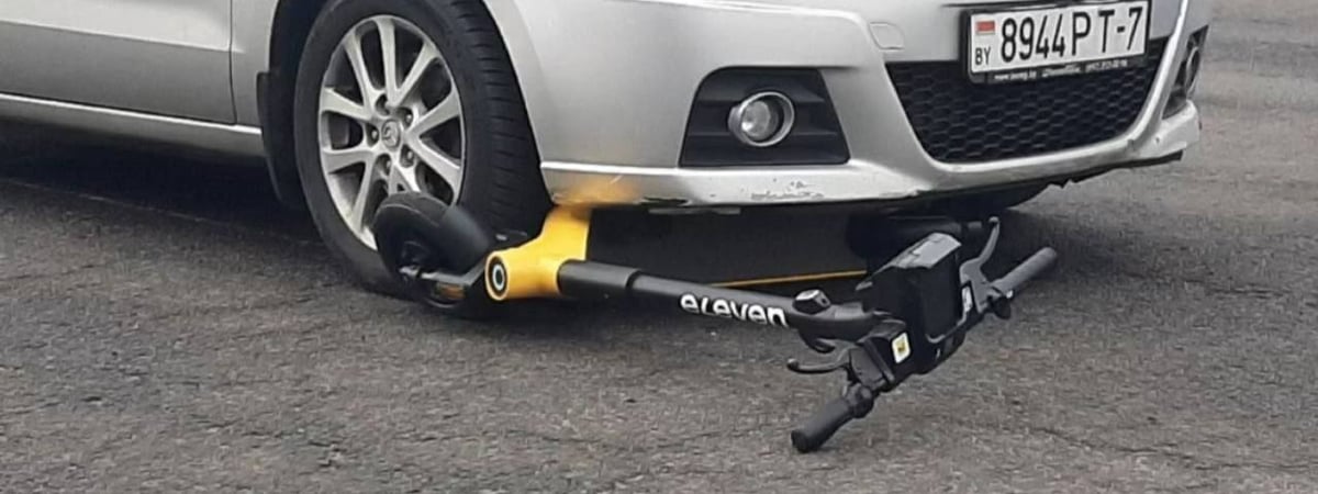 В Минске водитель сбила пешехода на электросамокате. Это первый случай в сезоне — Видео