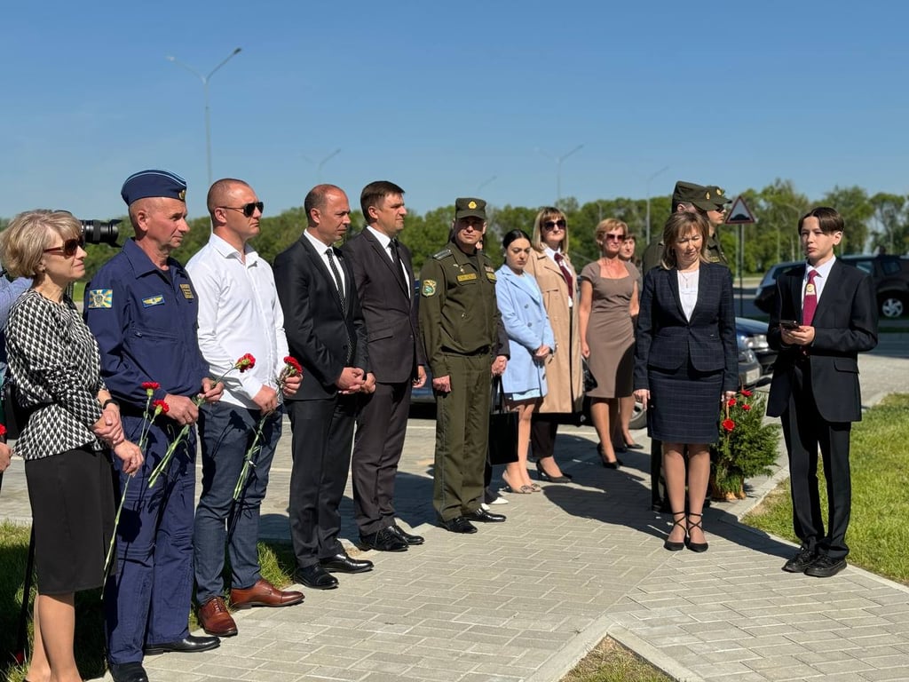 Памятная доска в честь погибших летчиков появилась в Барановичах