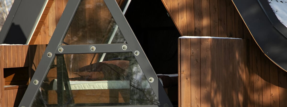 Домашний аттракцион? Под Минском построили дом с кроватью, которая выезжает на улицу — Видео