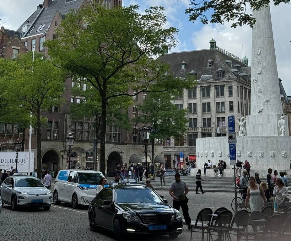 Белорусы отправились в Европу на «микрике» Renault Trafic