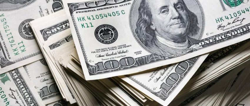 Доля доллара в международных платежах выросла до максимума за 12 лет