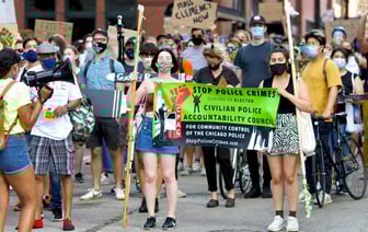 Протестующие забросали яйцами парламент Грузии, начавший первое заседание без оппозиции