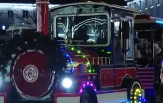 Гигантские светящиеся торты, елки и новогодняя ярмарка дарят праздничное настроение жителям и гостям Бреста. Видеорепортаж