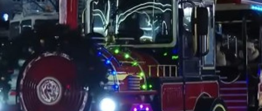 Гигантские светящиеся торты, елки и новогодняя ярмарка дарят праздничное настроение жителям и гостям Бреста. Видеорепортаж