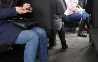 Маршрутчики просят разрешить возить пассажиров стоя