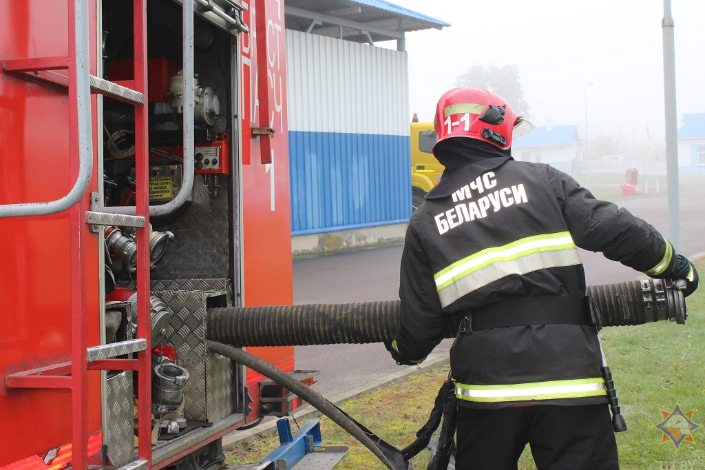 Спасатели в Бресте провели учения на складе нефтепродуктов